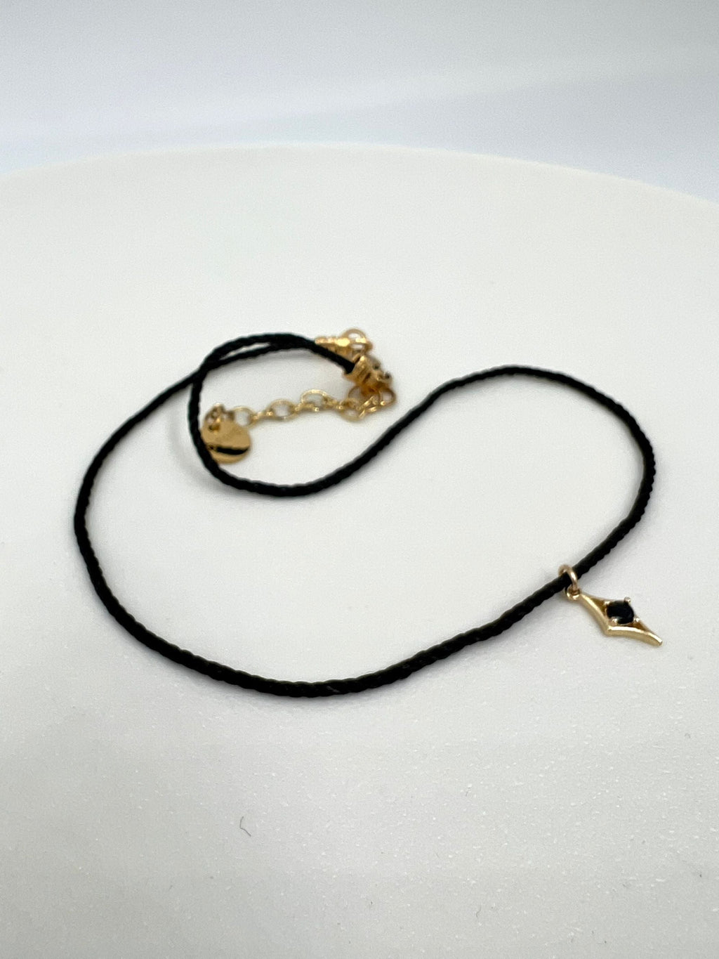 שרשרת תליון מעוין וזרקון שחור איימי